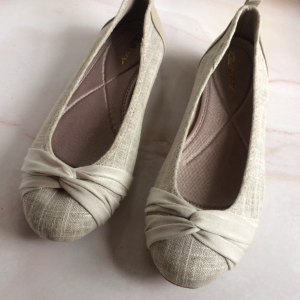 DKNY women's flats size 9